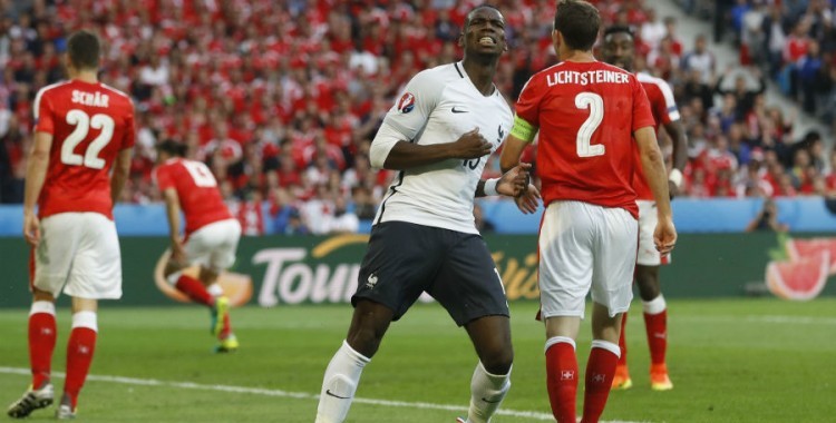 Pogba touche la transversale face aux Suisses